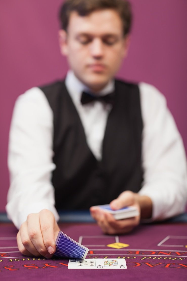 Antarmuka aplikasi mobile genting138 yang menampilkan dashboard dengan live dealer, sportsbook, dan slot game